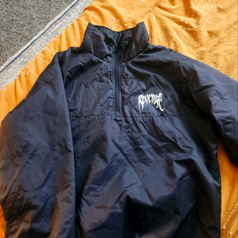 Revenge,  3/4 light puff pullover, reversible, Size L.